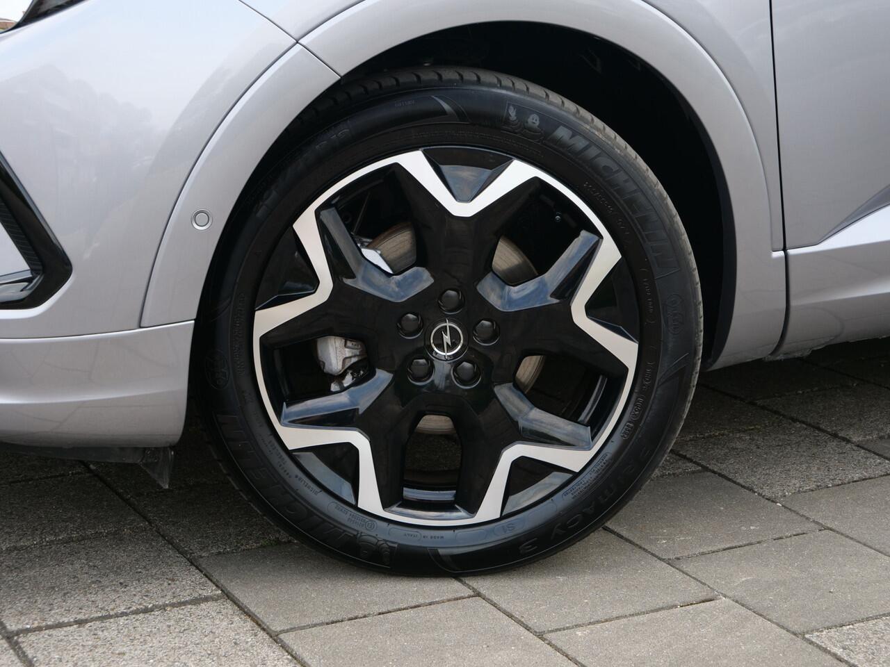 Opel Grandland 1.2 Turbo 130pk Ultimate Automaat Navigatie / LED / Camera / 19 Inch