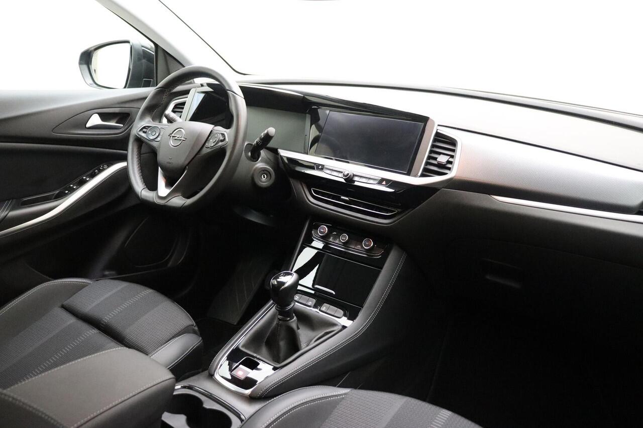 Opel Grandland 1.2 Turbo 130pk GS | Achteruitrijcamera | Climate control | Cruise control | LED verlichting | Navigatie | Privacy glass | Parkeersensoren