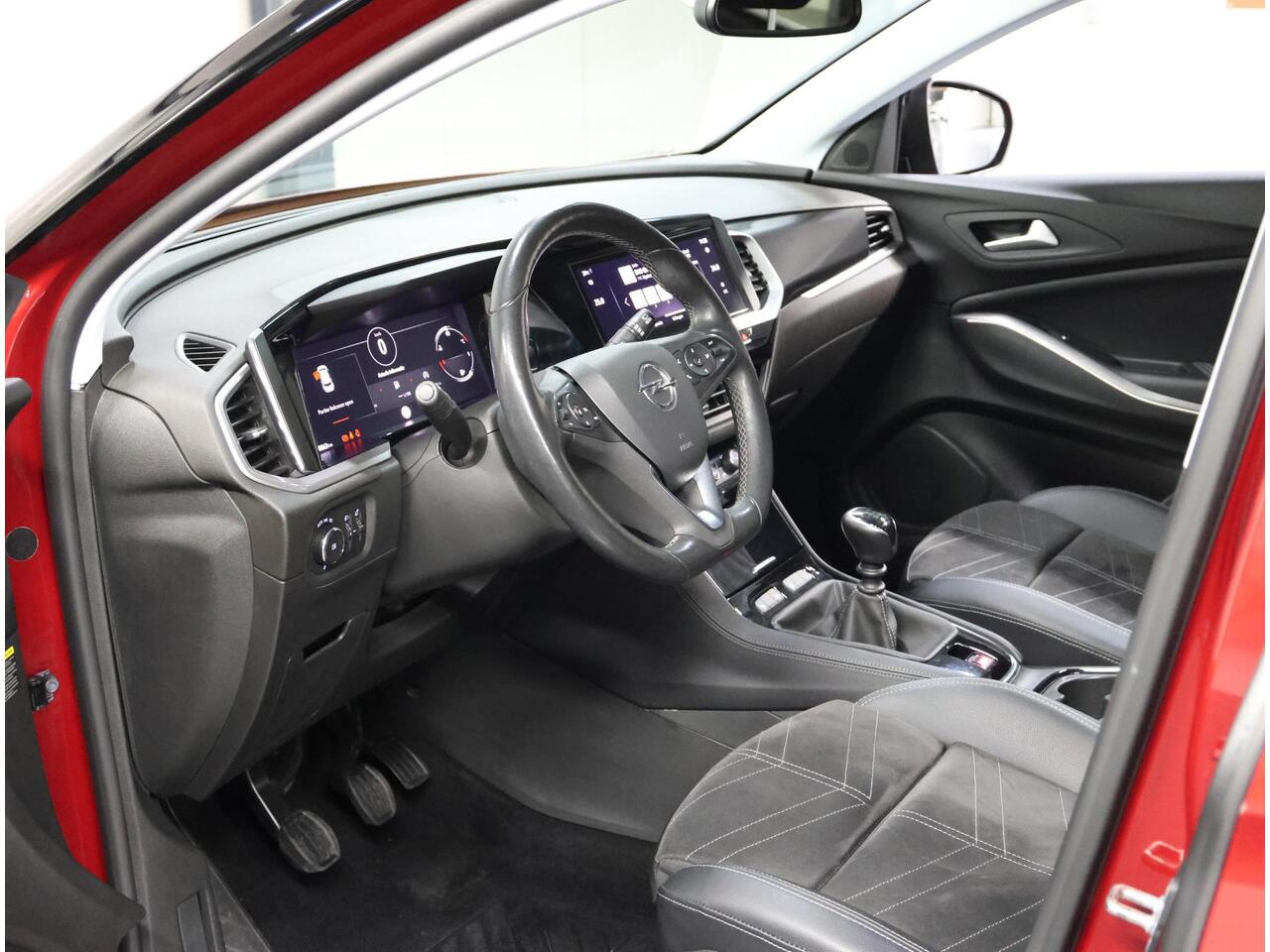 Opel Grandland 1.2 Turbo GS Line | AppleCarPlay/AndroidAuto | Alcantara | Cruise Control | Camera | Stoel, Stuur & Voorruit verwarmd | AGR-Stoelen | Parkeersensoren | Two-tone | Isofix | Privacy Glass | Afneembare Trekhaak |