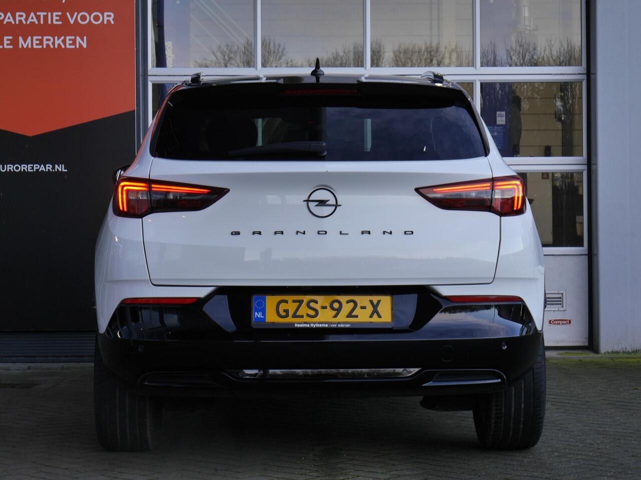 Opel Grandland 1.2 Turbo GS Black Pack | Automaat | Stoel en stuurverwarming | Navigatie | Achteruitrijcamera | Comfort stoelen | Adaptive cruise control | Parkeersensoren voor en achter | Led verlichting | Climate control