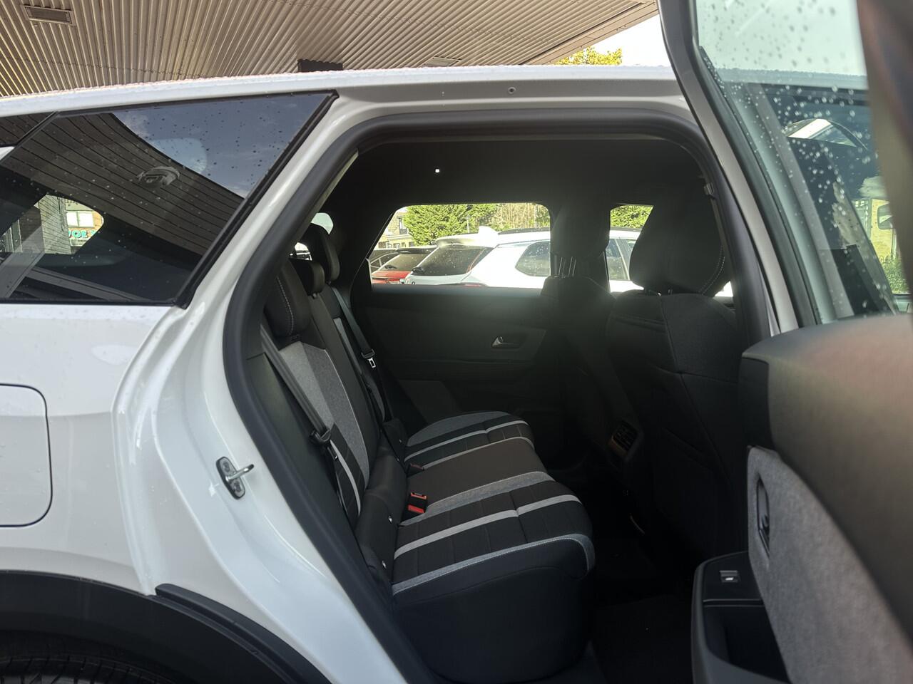 Opel Grandland 1.2 Turbo Hybrid Business Edition Elektrisch bedienbare achterklep/Stoel verwarming.