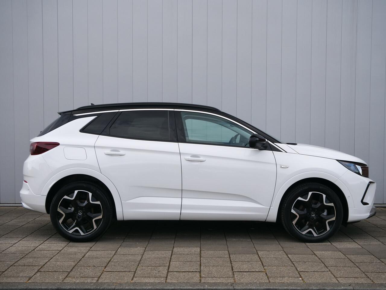 Opel Grandland 1.2 Turbo 130pk Ultimate Automaat Navigatie / LED / Camera / 19 Inch