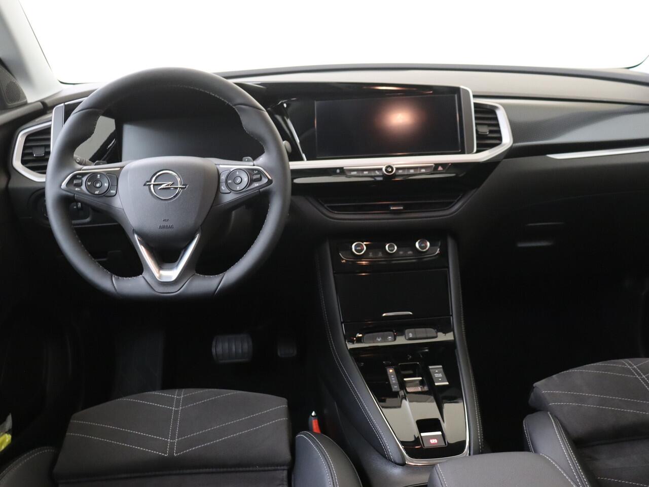 Opel Grandland 1.2 Turbo Hybrid Ultimate | AGR Stoelen | Elek. Achterklep | Camera | Carplay |