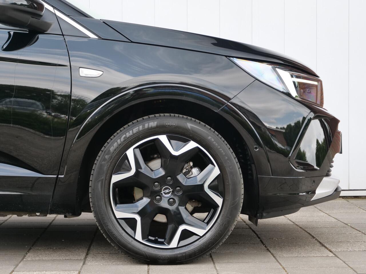 Opel Grandland 1.2 Turbo 130pk Ultimate AUTOMAAT 19 inch / Apple Carplay / LED-koplampen / Comfortstoelen