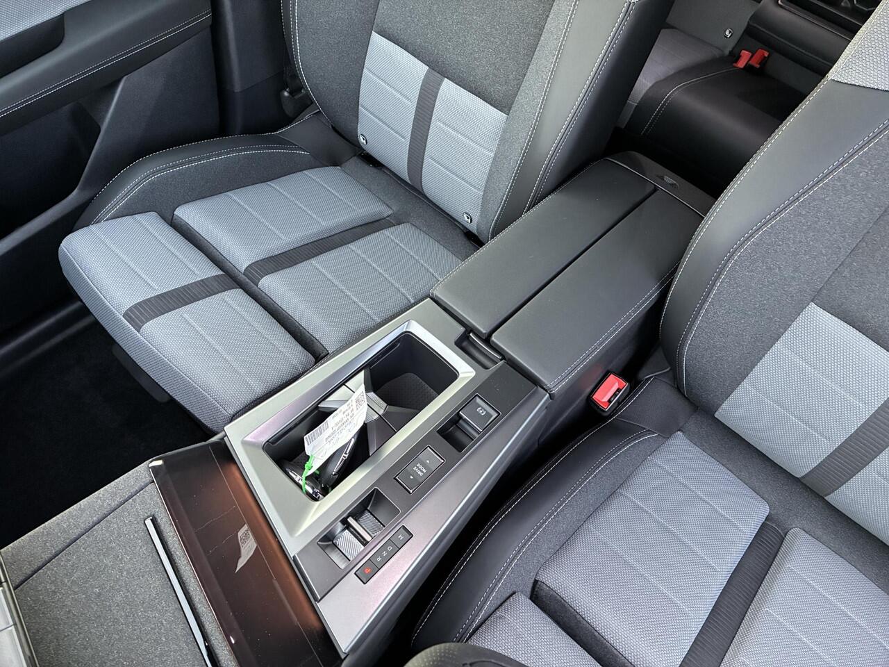 Opel Grandland 145 pk Mild Hybrid Automaat Business Edition | Navigatie | AGR Stoelen | ECC | LED Verlichting | Privat Glas | Camera | 19" LM Velgen | Keyless |