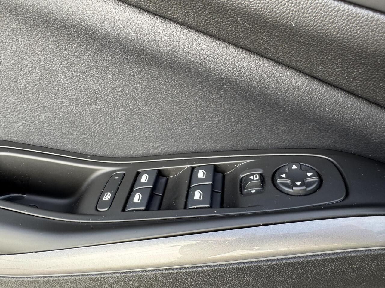 Opel Grandland 1.2 Turbo GS Line Voorruitverwarming / Stoelverwarming / Stuurverwarming / Achteruitrijcamera / Cruise control / All season banden/ apple carplay en android auto