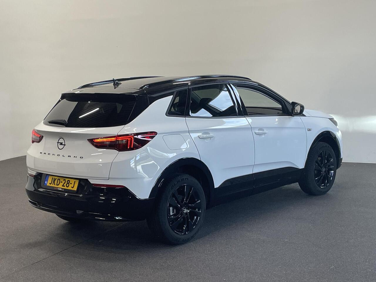 Opel Grandland 1.2 Turbo GS Auto. Navigatie Apple Carplay/Android Auto Camera Parkeersensoren achter Cruise Control Dodehoek assistent Stoel- en stuurverwarming Lichtmetalen velgen Virtual Cockpit Climate Control