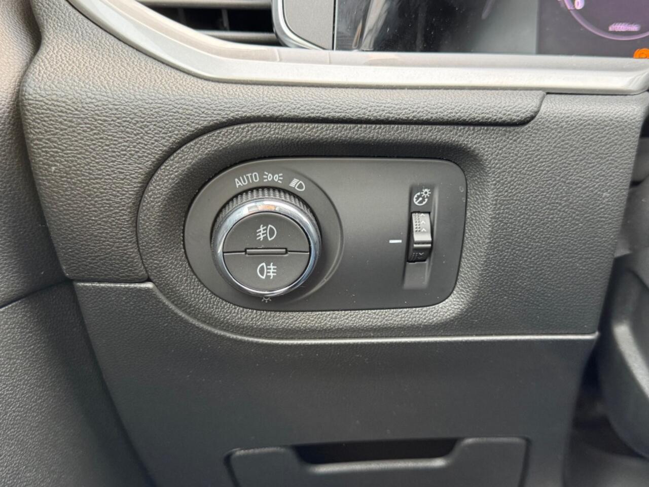 Opel Grandland 1.2 T 130 pk Ultimate - Navi - camera - stoel/stuurver.