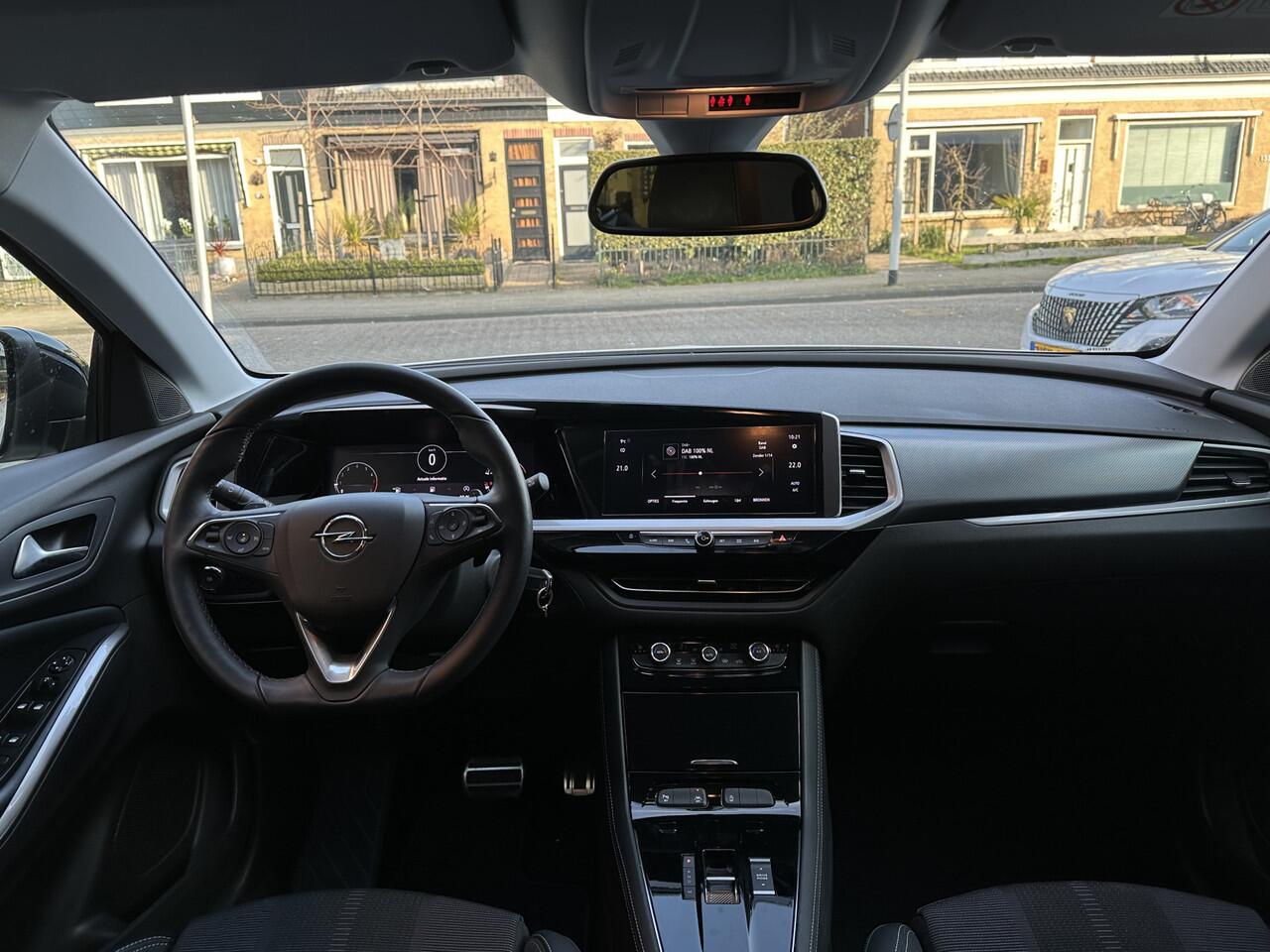 Opel Grandland 1.2 Turbo Elegance Automaat Camera/Stoel en stuurverwarming/Zelf inparkeren.