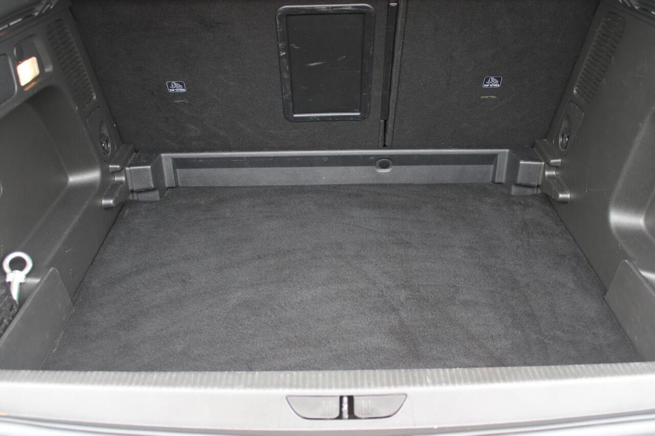 Opel Grandland 1.2 Turbo 130PK AUTOMAAT ULTIMATE | STOEL/STUUR/VOORRUIT VERWARMING | ACHTRERUITRIJ CAMERA | DODEHOEK DETECTIE | ELEKTRISCH BEDIENBARE ACHTERKLEP | FULL LED MATRIX KOPLAMPEN | NAVIGATIE | 19" LICHTMETALEN VELGEN | ALCANTARA BEKLEDING | APPLE CARPLAY/ANDRO