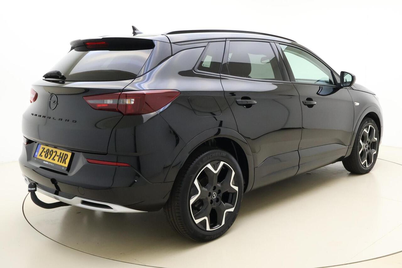 Opel Grandland 1.2 Turbo Ultimate 130pk | Automaat | Alcantara Bekleding | Navigatie | Trekhaak | Elektrisch achterklep | Camera | Winter Pack | 19" Lichtmetalen Velgen | Zeer luxe!