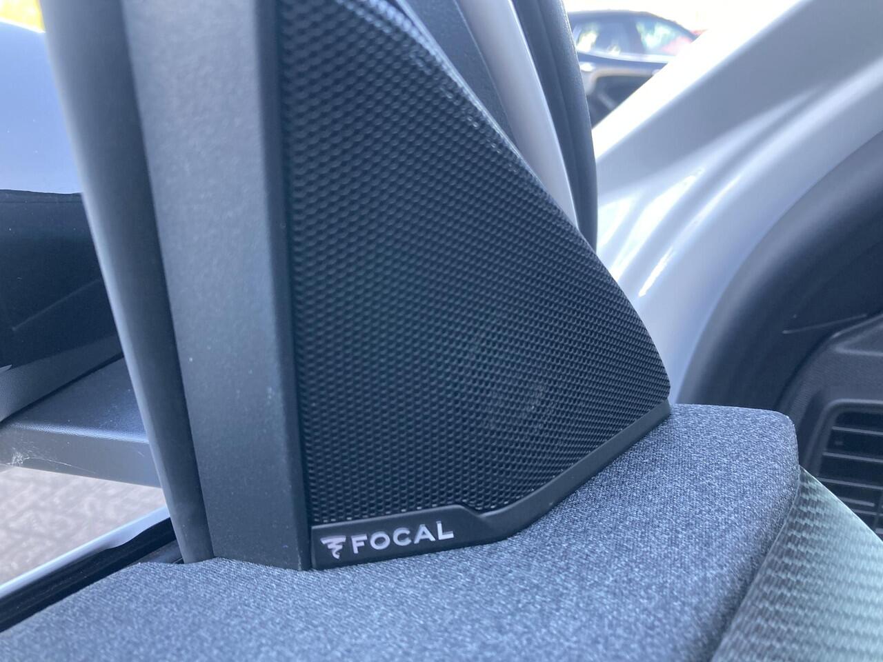 Opel Grandland 1.2 Turbo Hybrid Business Edition | NIEUW | DIRECT LEVERBAAR | Navigatie | Lederen bekleding | Adaptive Cruise Control | Camera | Focal | Glazen schuifdak | LED Matrix | 19" Lichtmetalen velgen