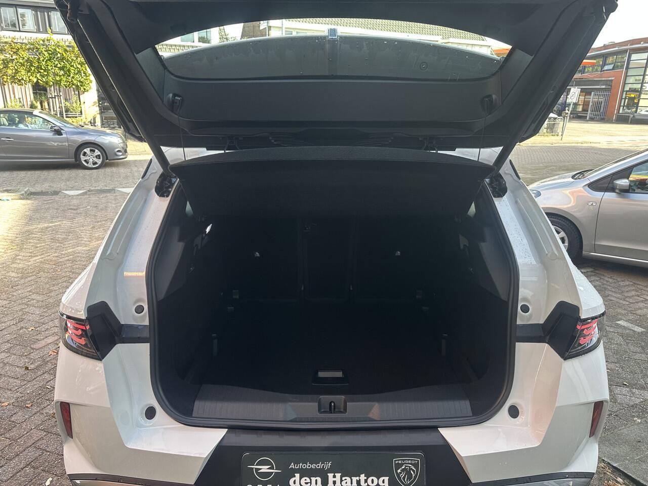 Opel Grandland 1.2 Turbo Hybrid Business Edition Elektrisch bedienbare achterklep/Stoel verwarming.