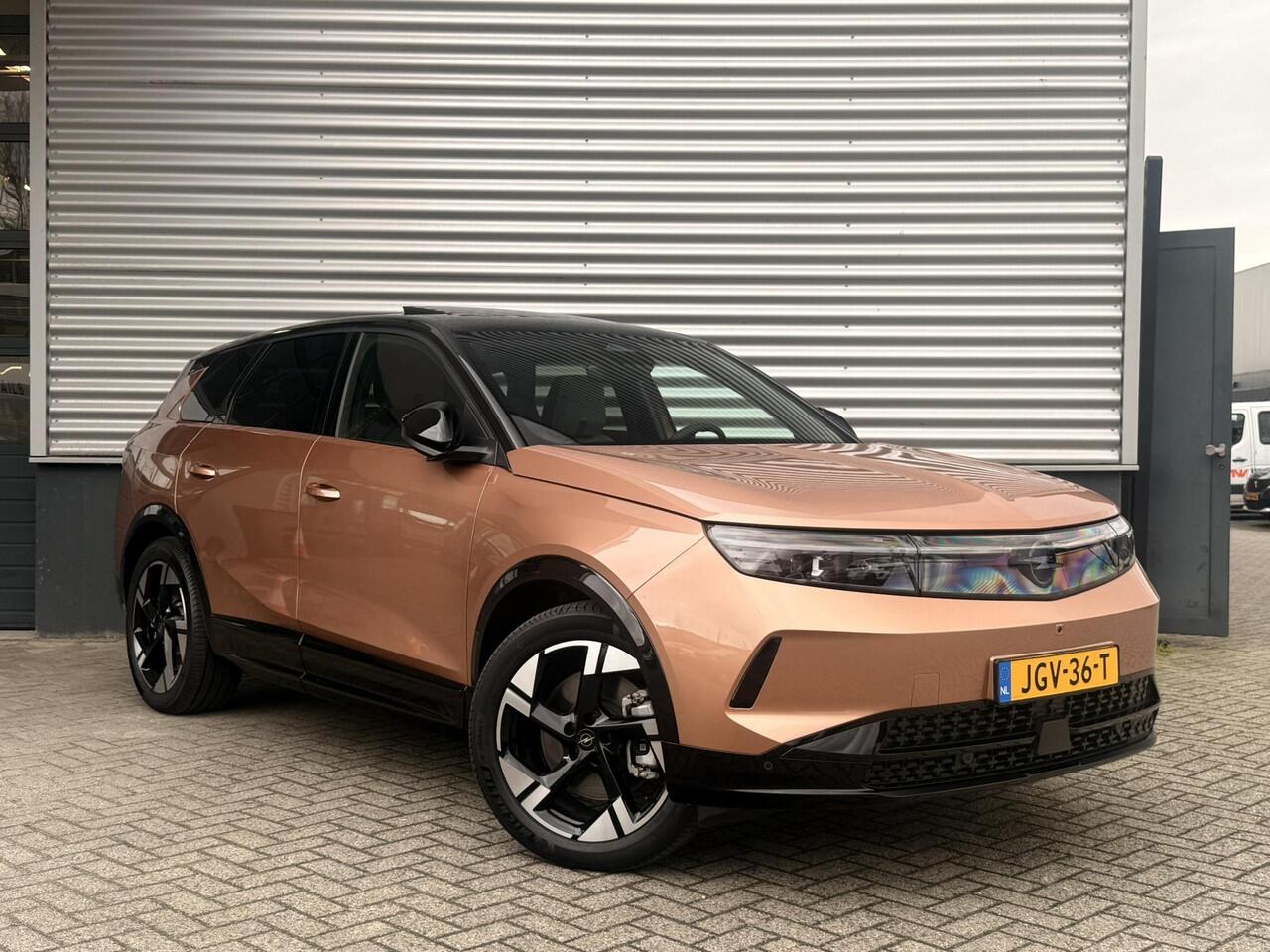 Opel Grandland Electric GS 73kWh 210pk | FOCAL | 360° CAMERA | NAVI | ELEKT. ACHTERKLEP | AGR STOELEN | PANO DAK |