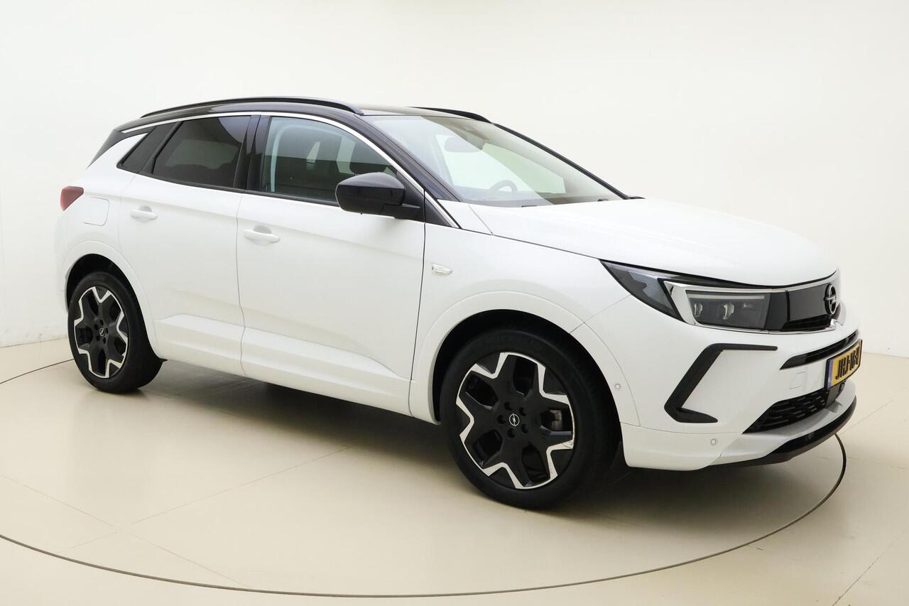 Opel Grandland 1.2 Turbo 130pk Automaat Ultimate | Navigatie | Elektrische Achterklep | Stoel- en stuurverwarming | Climate control | Cruise control | Zwart dak | Alcantara bekleding