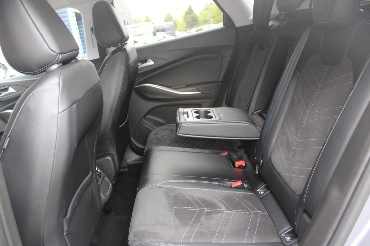 Opel Grandland 1.2 Turbo 130PK ULTIMATE EAT8 | FULL LED MATRIX KOPLAMPEN | STOEL/STUUR/VOORRUIT VERWARMING |AGR COMFORT STOELEN | ACHTERUITRIJCAMERA | DODEHOEK DETECTIE | ELEKTRISCH BEDIENBARE ACHTERKLEP | NAVIGATIE | 19" LICHTMETALEN VELGEN | ALCANTARA BEKLEDING | APPL