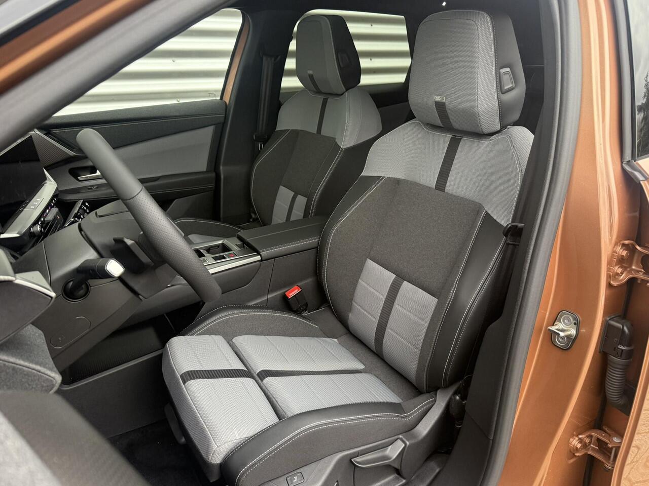 Opel Grandland Electric GS 73kWh 210pk | FOCAL | 360° CAMERA | NAVI | ELEKT. ACHTERKLEP | AGR STOELEN | PANO DAK |