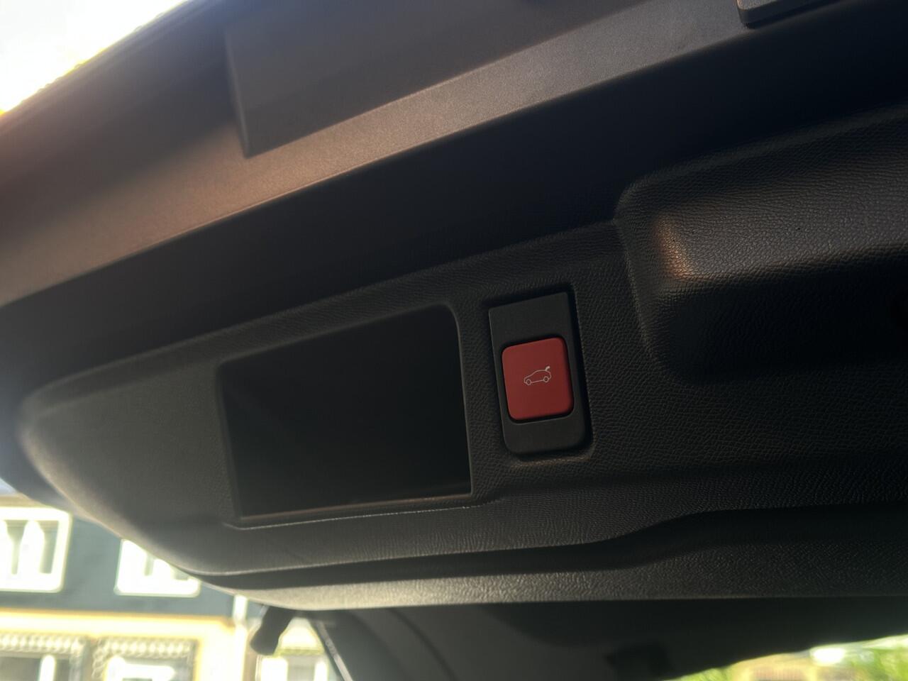 Opel Grandland 1.2 Turbo Hybrid Business Edition Elektrisch bedienbare achterklep/Stoel verwarming.