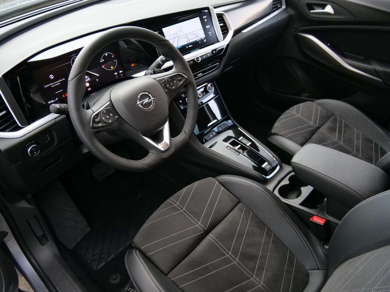 Opel Grandland 1.2 Turbo Business Elegance 130 Pk Automaat Apple Carplay / DAB / Camera / Navigatie / Winterpakket