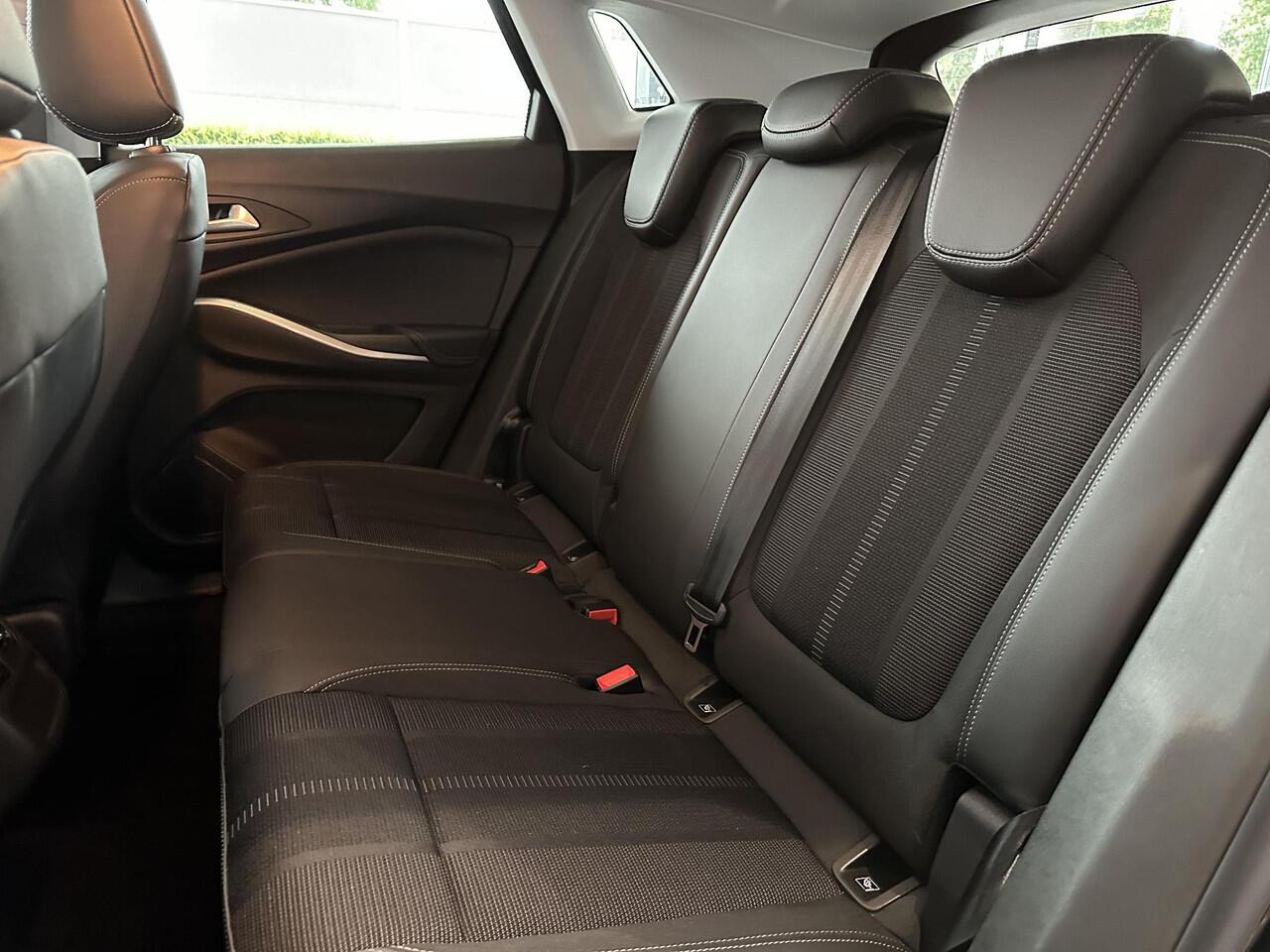 Opel Grandland 1.2 Turbo GS | NAVIGATIE | CAMERA | PARKEERSENSOREN VOOR-EN ACHTER | 18" LICHTMETALEN VELGEN