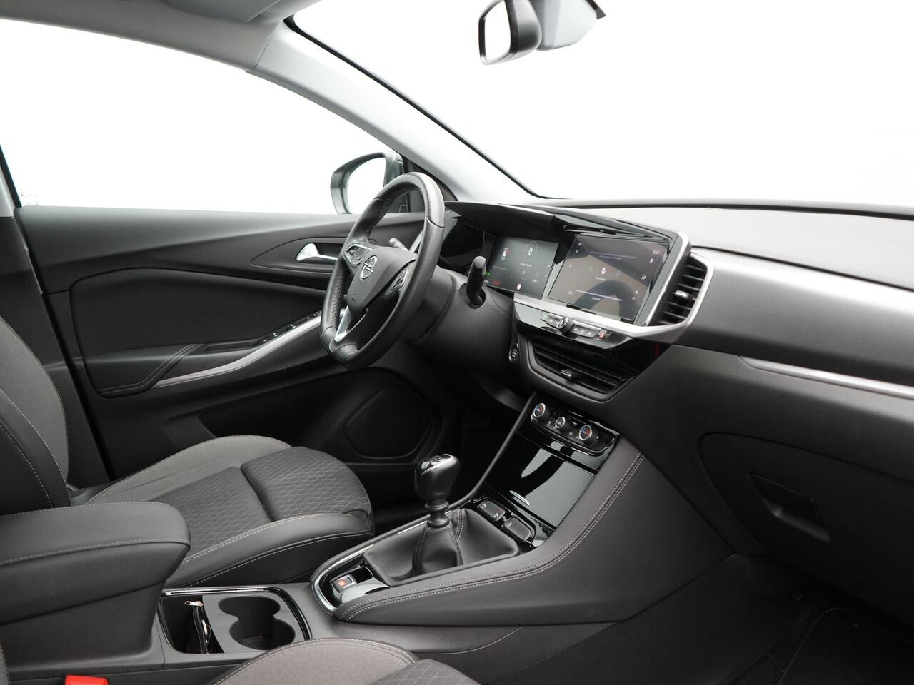Opel Grandland Turbo Business Elegance 131pk | Camera | Cruise Control | Lederen Sportstoelen Verwarmd | Park Assist | Apple Carplay | Verwarmd Stuur | Navigatie | Virtual | DAB |