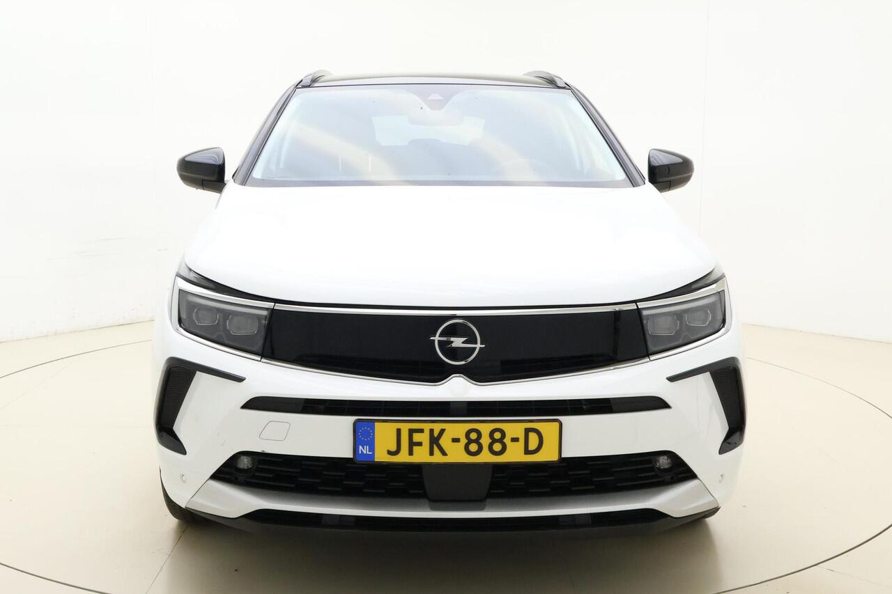 Opel Grandland 1.2 Turbo Ultimate Automaat | Navigatie | Elektrische Achterklep | Stoelverwarming | Climate & Cruise Control | Alcantara bekleding | Zwart dak | Lichtmetalen velgen