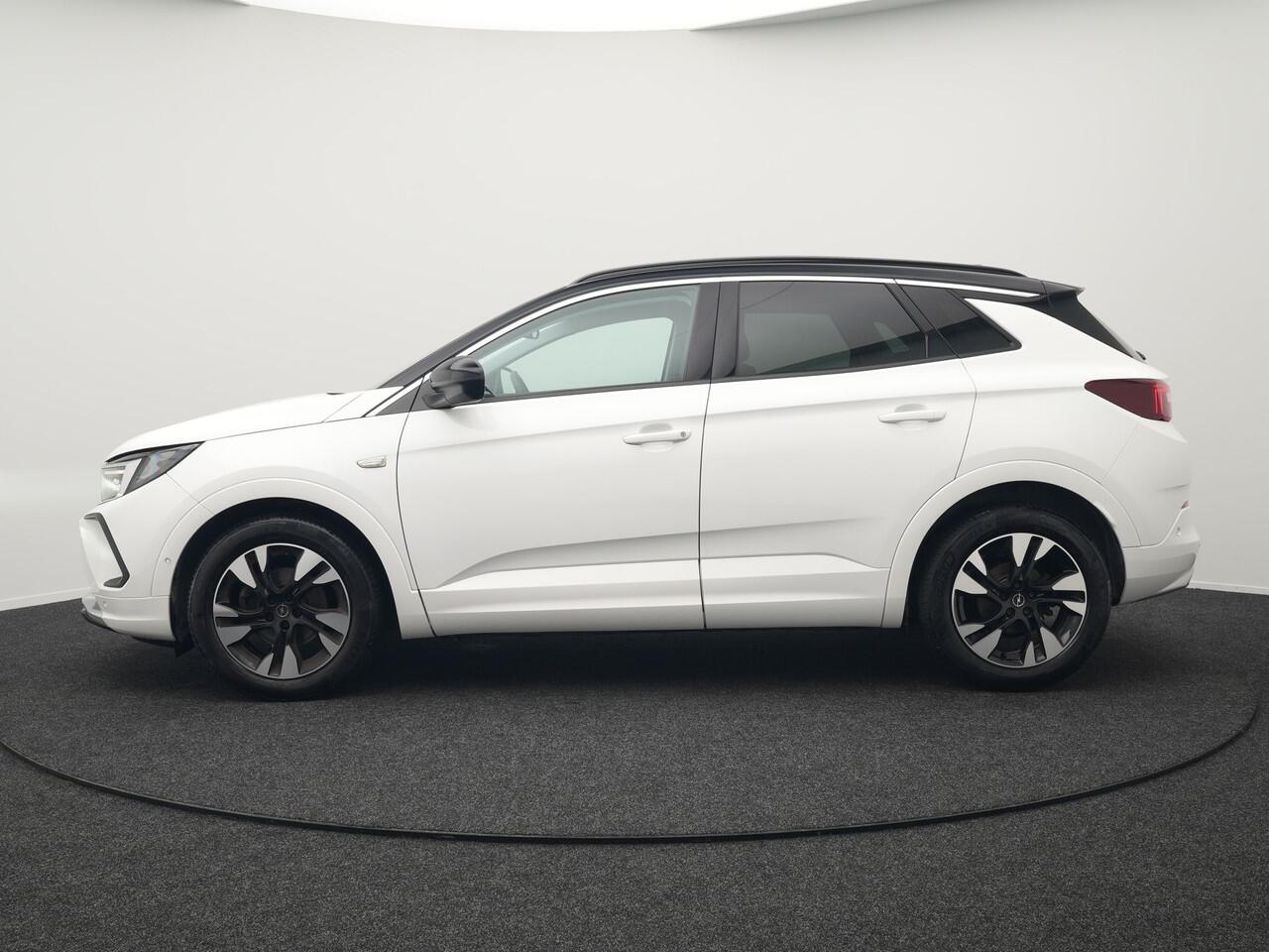 Opel Grandland Turbo Business Elegance 131pk | Camera | Cruise Control | Lederen Sportstoelen Verwarmd | Park Assist | Apple Carplay | Verwarmd Stuur | Navigatie | Virtual | DAB |