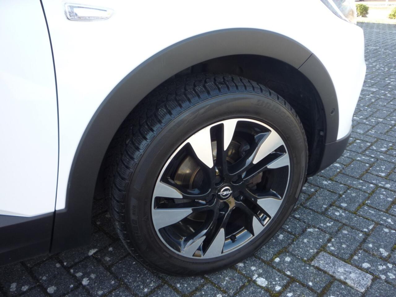 Opel Grandland X 1.2 Turbo (130Pk) Bus. Executive Navi El. Achterklep Géén Afleve