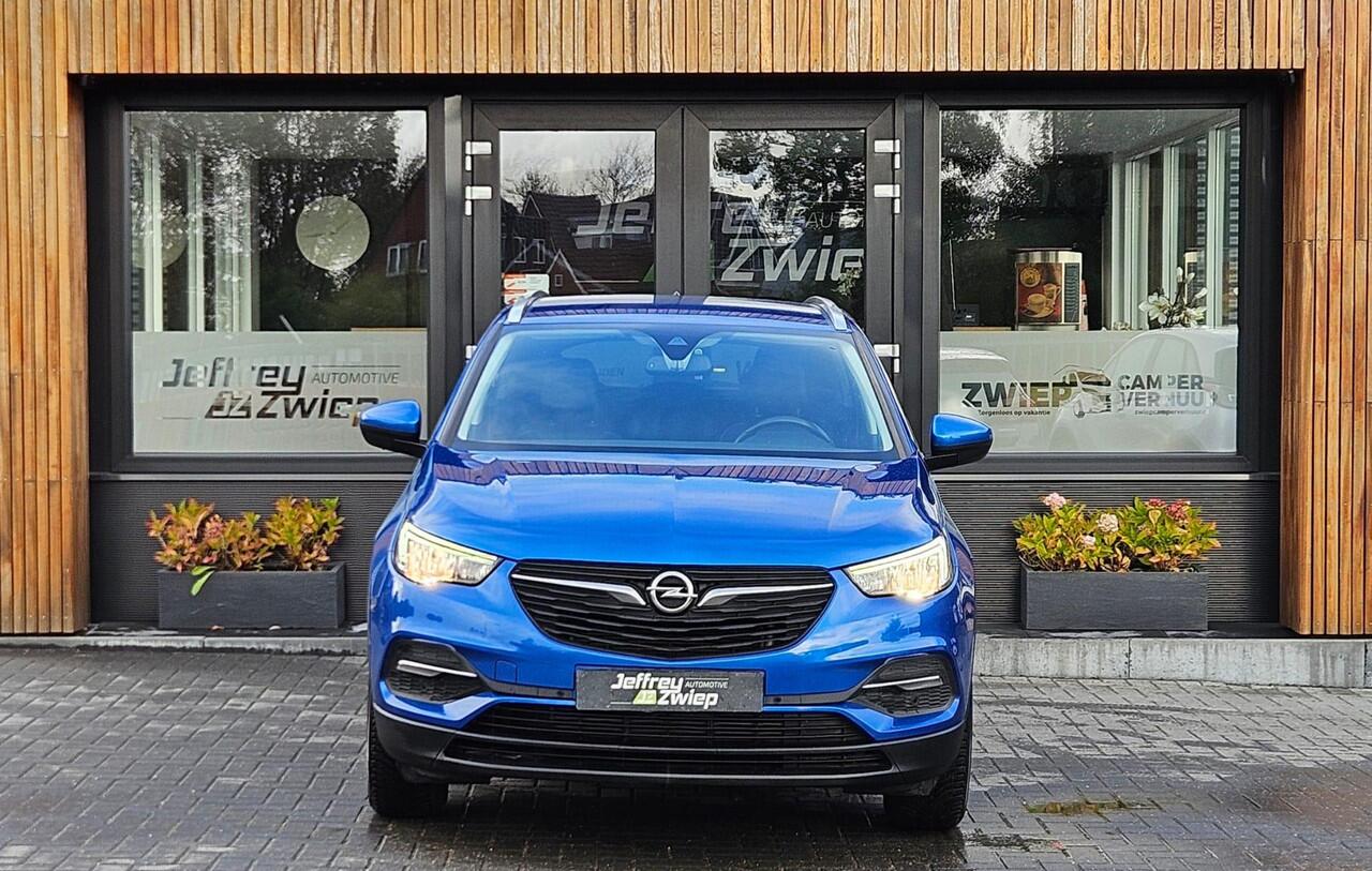 Opel Grandland X 1.2 Turbo Business +