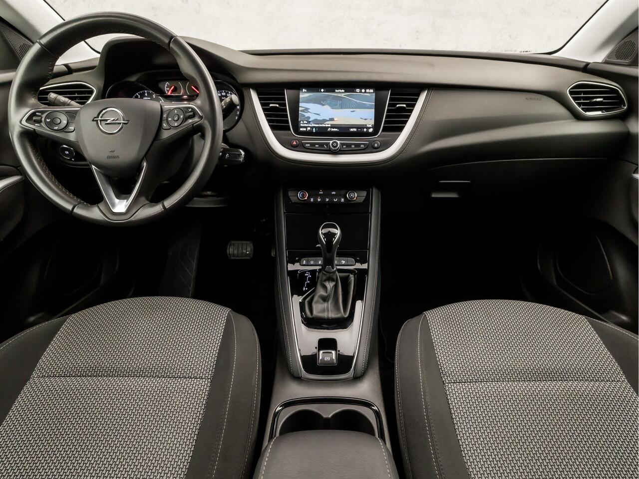 Opel Grandland X 1.2 Turbo Sport Automaat (APPLE CARPLAY, GROOT NAVI, LM VELGEN, SPORTSTOELEN, LED KOPLAMPEN, PARKEERSENSOREN, CRUISE, ELEK PAKKET, NIEUWSTAAT)