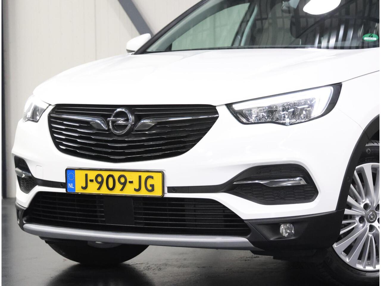 Opel Grandland X 130PK Innovation | 1ste eigenaar | AppleCarPlay/AndroidAuto | Trekhaak | Camera | LEER/Stof | AGR Bestuurdersstoel | Dodehoekdetectie | Navigatie | LED lampen | Isofix | Privacy Glass | Elektrische Klep |