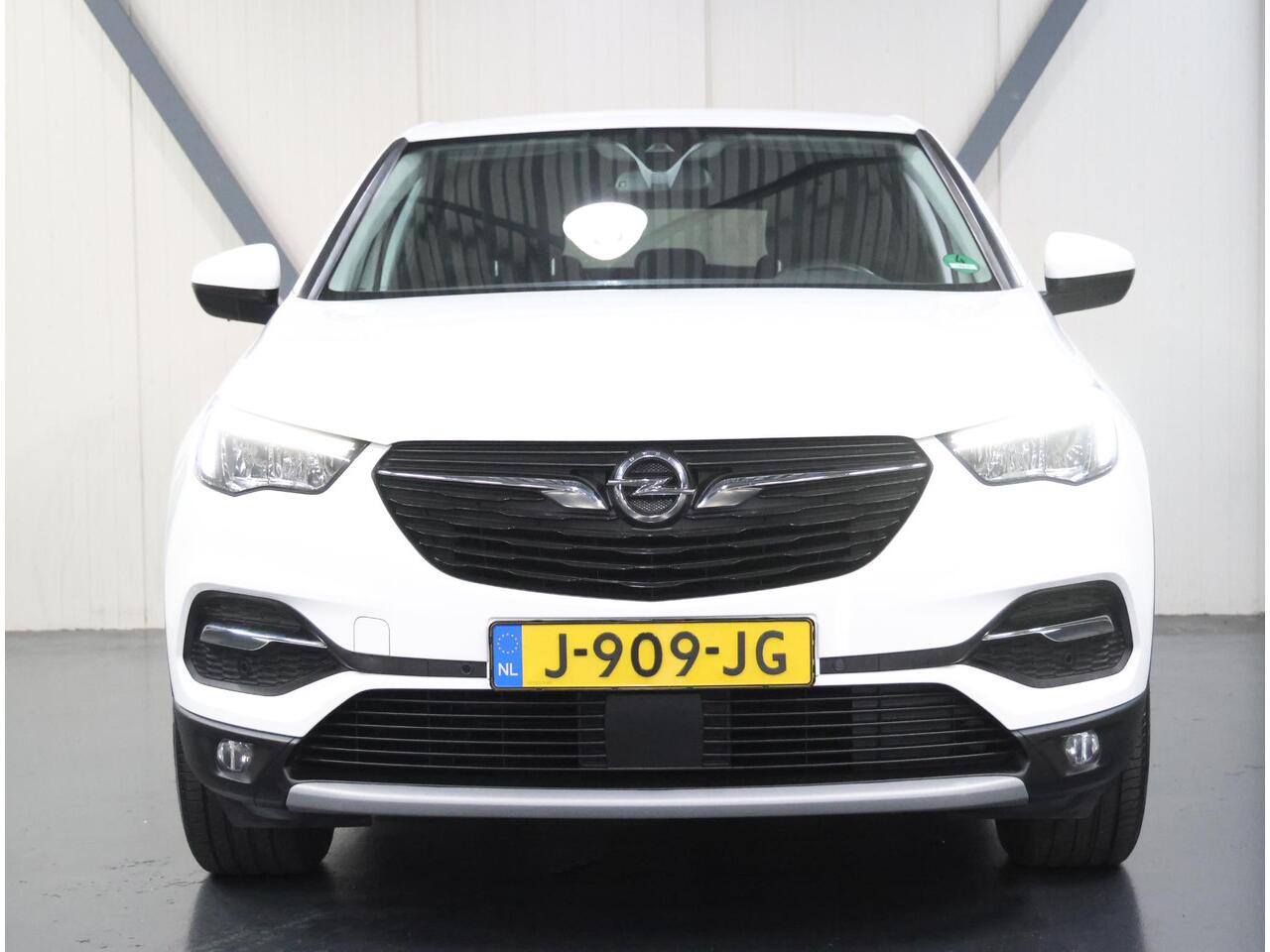 Opel Grandland X 130PK Innovation | 1ste eigenaar | AppleCarPlay/AndroidAuto | Trekhaak | Camera | LEER/Stof | AGR Bestuurdersstoel | Dodehoekdetectie | Navigatie | LED lampen | Isofix | Privacy Glass | Elektrische Klep |