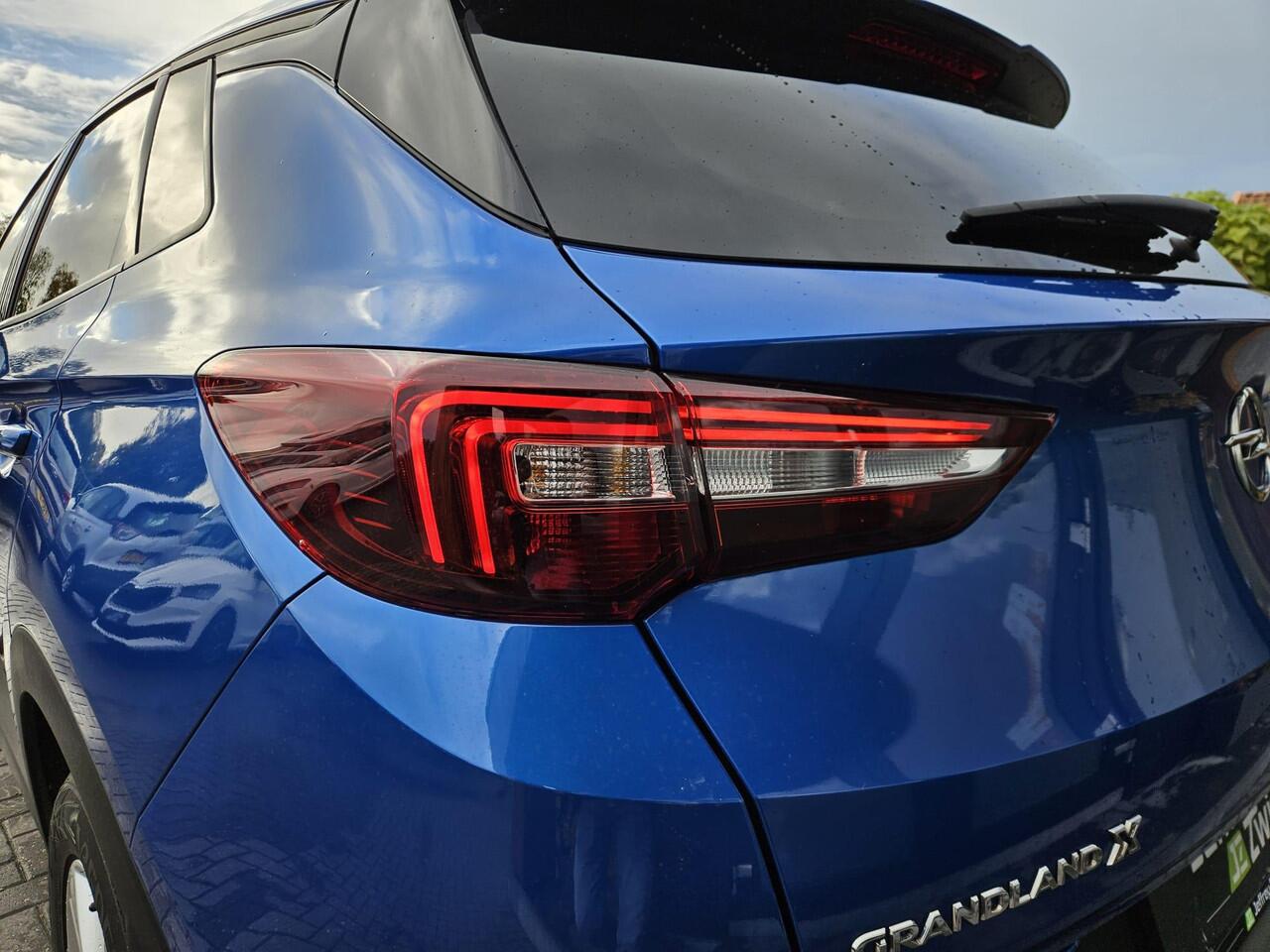 Opel Grandland X 1.2 Turbo Business +