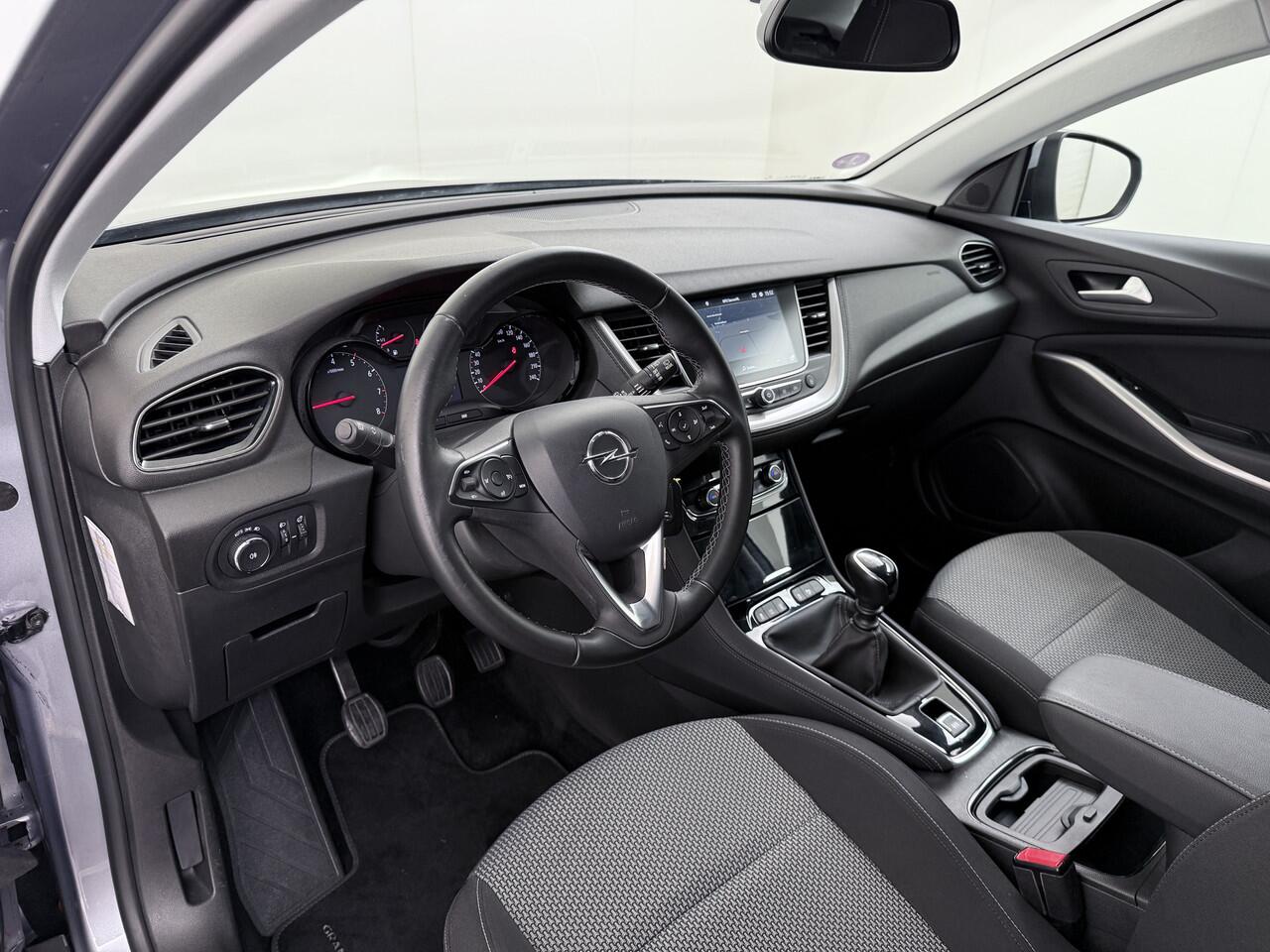 Opel Grandland X T131PK Trekhaak Navi Ecc Pdc Apple Carplay Android Auto Cruise Control Edition Lmv Licht-Regensensor Verkeersbordlezer PrivacyGlas IntelliLink Bluetooth Origineel Nederlandse Auto 1.400KG Trekgewicht! ¤ 35.000 nieuw! Bij ons volledig Onderhouden