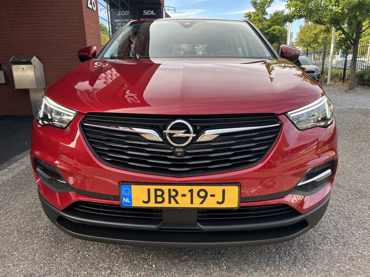Opel Grandland X 1.6 Turbo Hybrid Business Edition PHEV // NAVI + CARPLAY // CAMERA // PDC V+A // CLIMA // STOEL + STUURWIELVERWARING