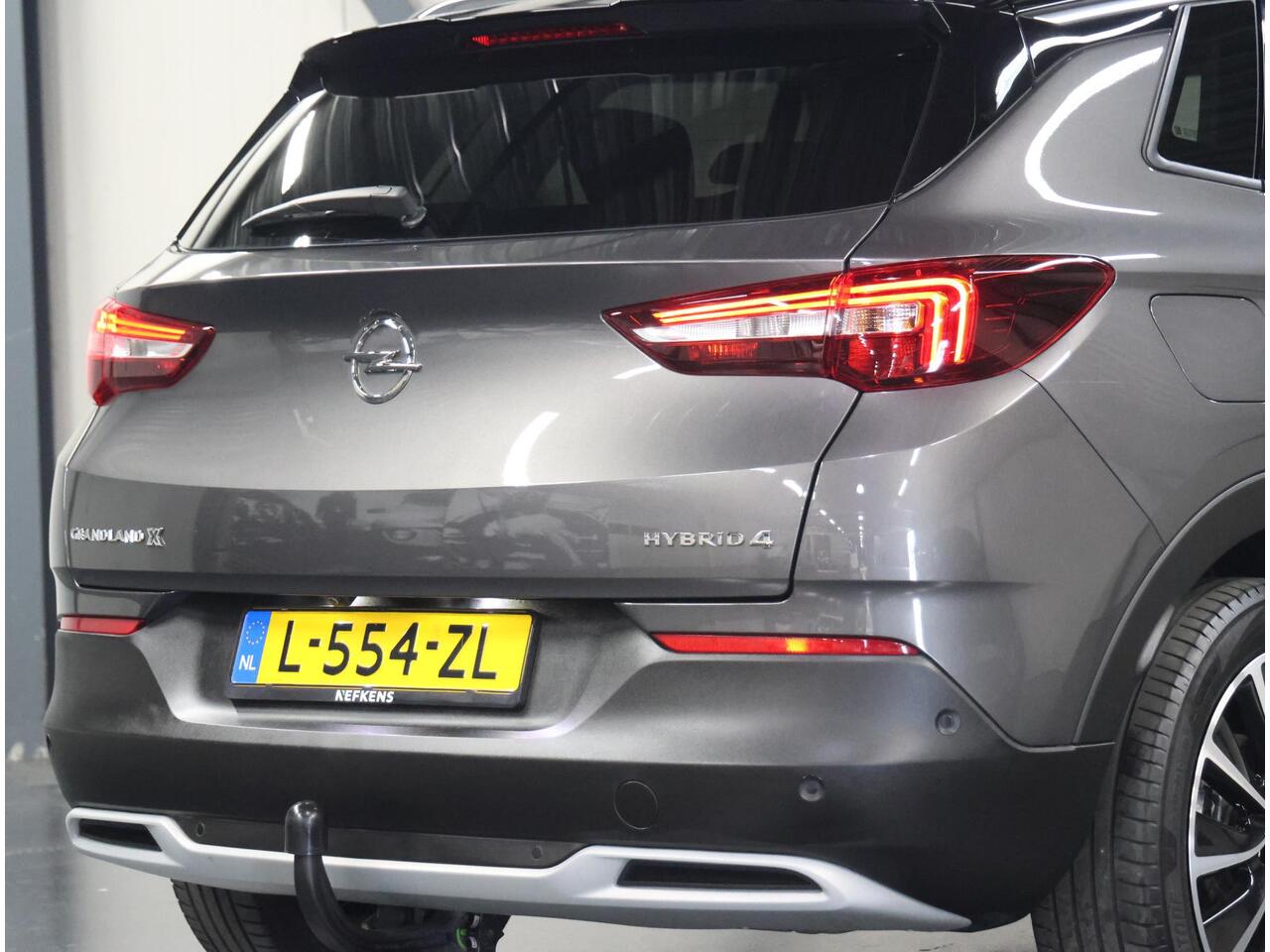 Opel Grandland X 300PK Hybrid4 Ultimate | AppleCarPlay/AndroidAuto | Navigatie | Adaptive Cruise Control | Keyless | LEER | Stoelkoeling/Stoel/Voorruitverwarming | FULL LED | 360'Camera | Trekhaak | Two-tone | Isofix | Privacy Glass |