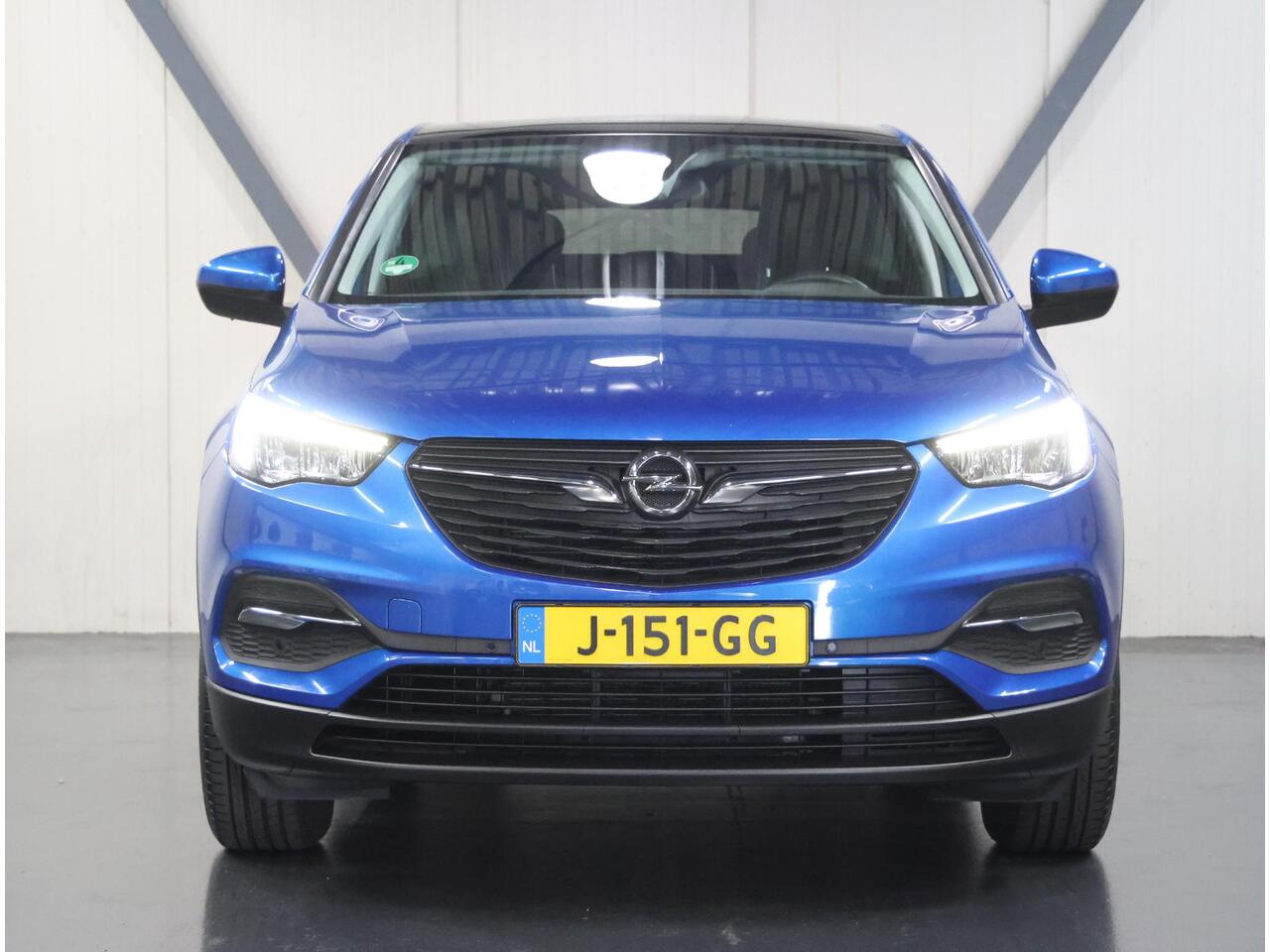 Opel Grandland X 130PK Edition | 1ste eigenaar | Glazen dak | Navigatie | Cruise Control | Climate Control | LED | Armsteun | Parkeersensoren | Isofix | Privacy Glass | AUTOMAAT |