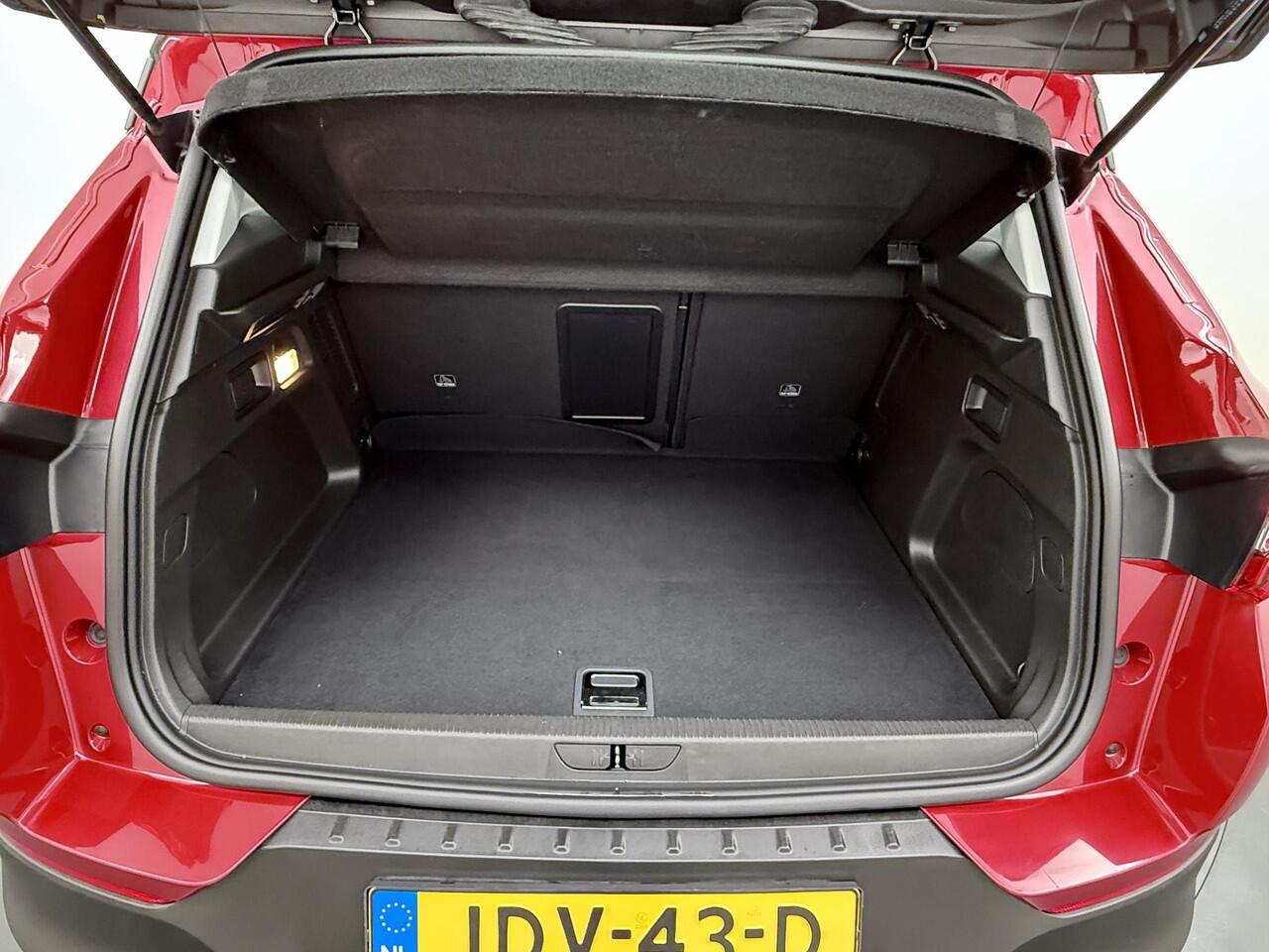 Opel Grandland X 1.6 Turbo Hybrid Business Edition VAN: ¤27.900,- VOOR: ¤23.877,- UW EINDEJAARSVOORDEEL: ¤4.023,- | PHEV PLUG-IN HYBRIDE | STOELVERWARMING| STANDKACHEL| LANE-ASSIST| RIJKLAARPRIJS INCL. 12 MND BOVAG GARANTIE |