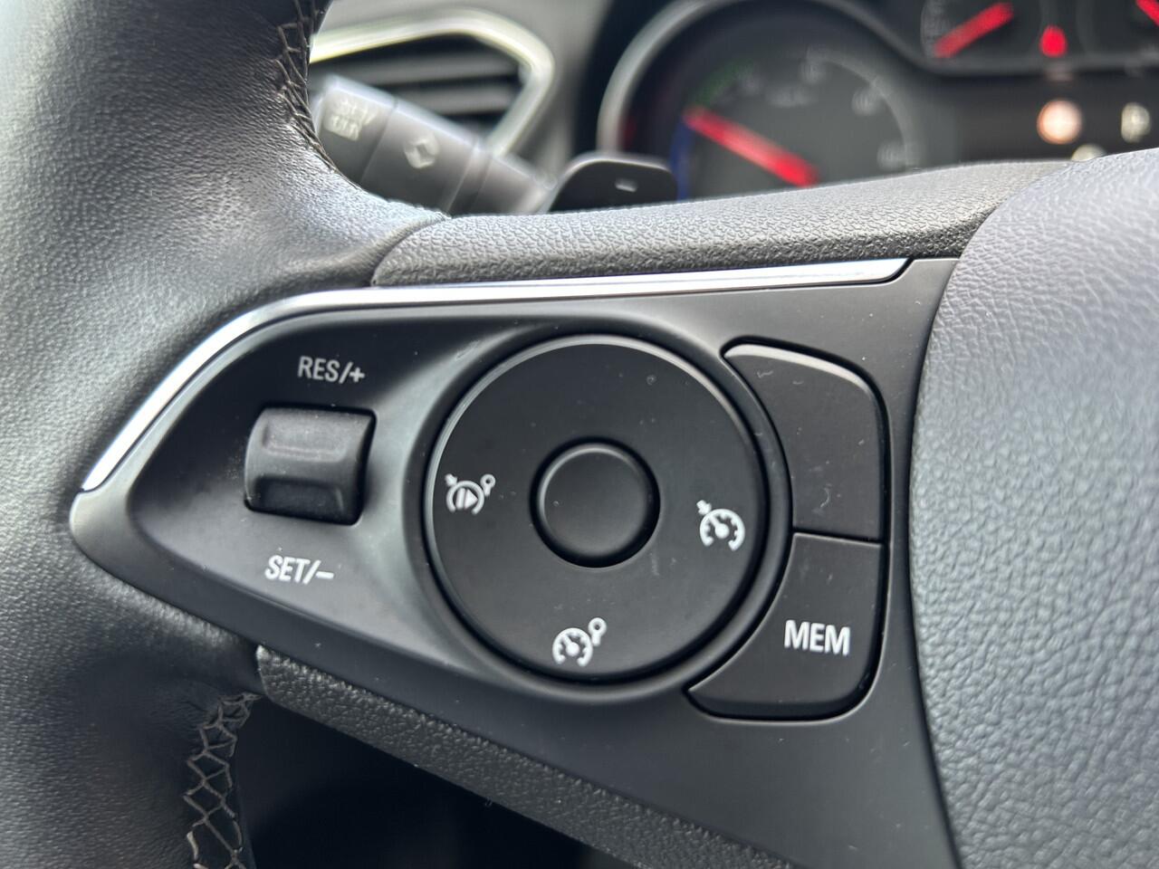 Opel Grandland X 1.6 Turbo Hybrid Business Edition PHEV // NAVI + CARPLAY // CAMERA // PDC V+A // CLIMA // STOEL + STUURWIELVERWARING