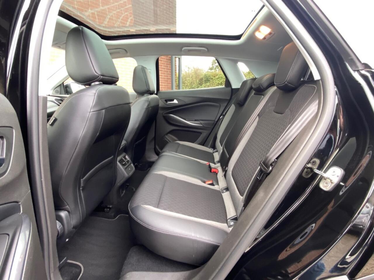 Opel Grandland X 1.2 TURBO BUS. EX. AUTOMAAT NAV CRUISE CARPLAY PANO CAMERA PDC LMV