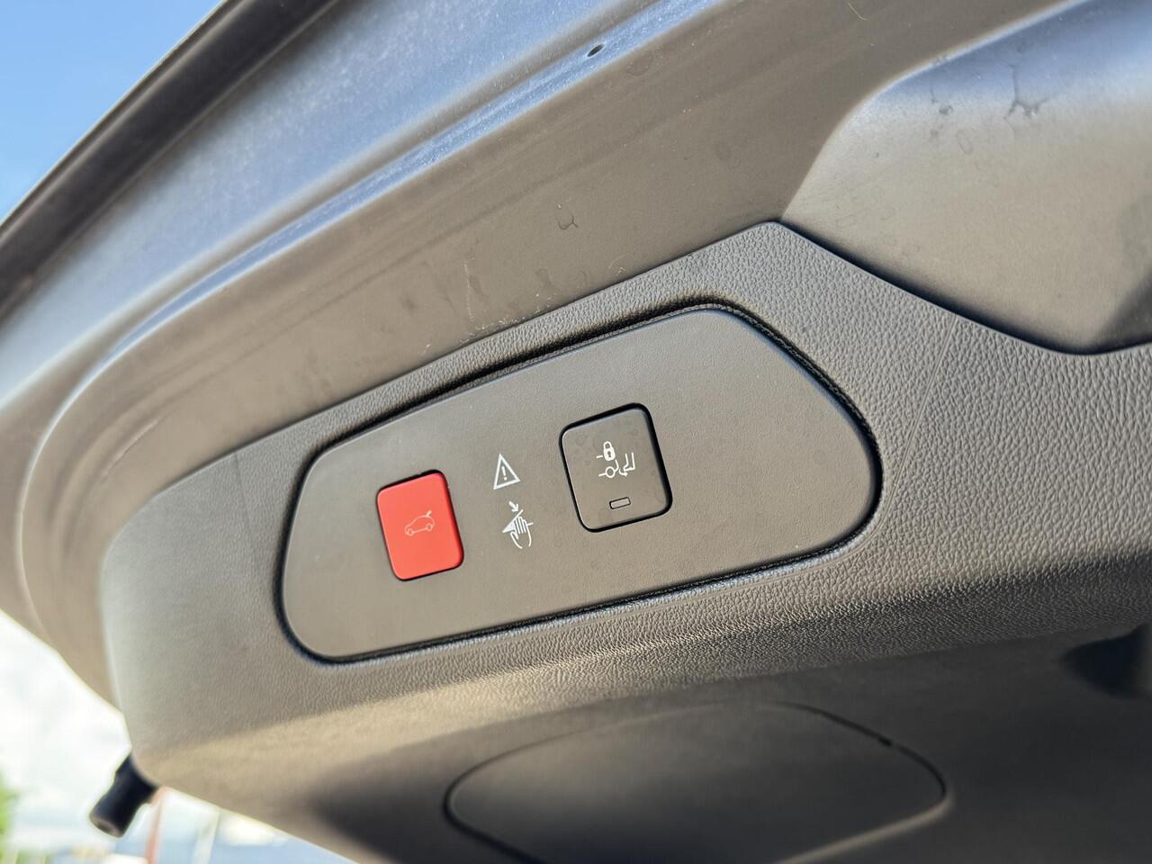 Opel Grandland X 1.6 Turbo Hybrid Innovation 225 pk Hybrid automaat | Afneembare trekhaak | Climate | Carplay | Camera | all season | 2x lader