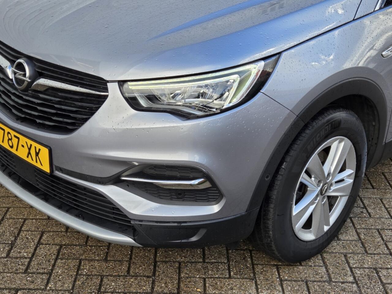Opel Grandland X 130 PK Turbo Business Executive | Stoel/Stuurverwarming | Comfor