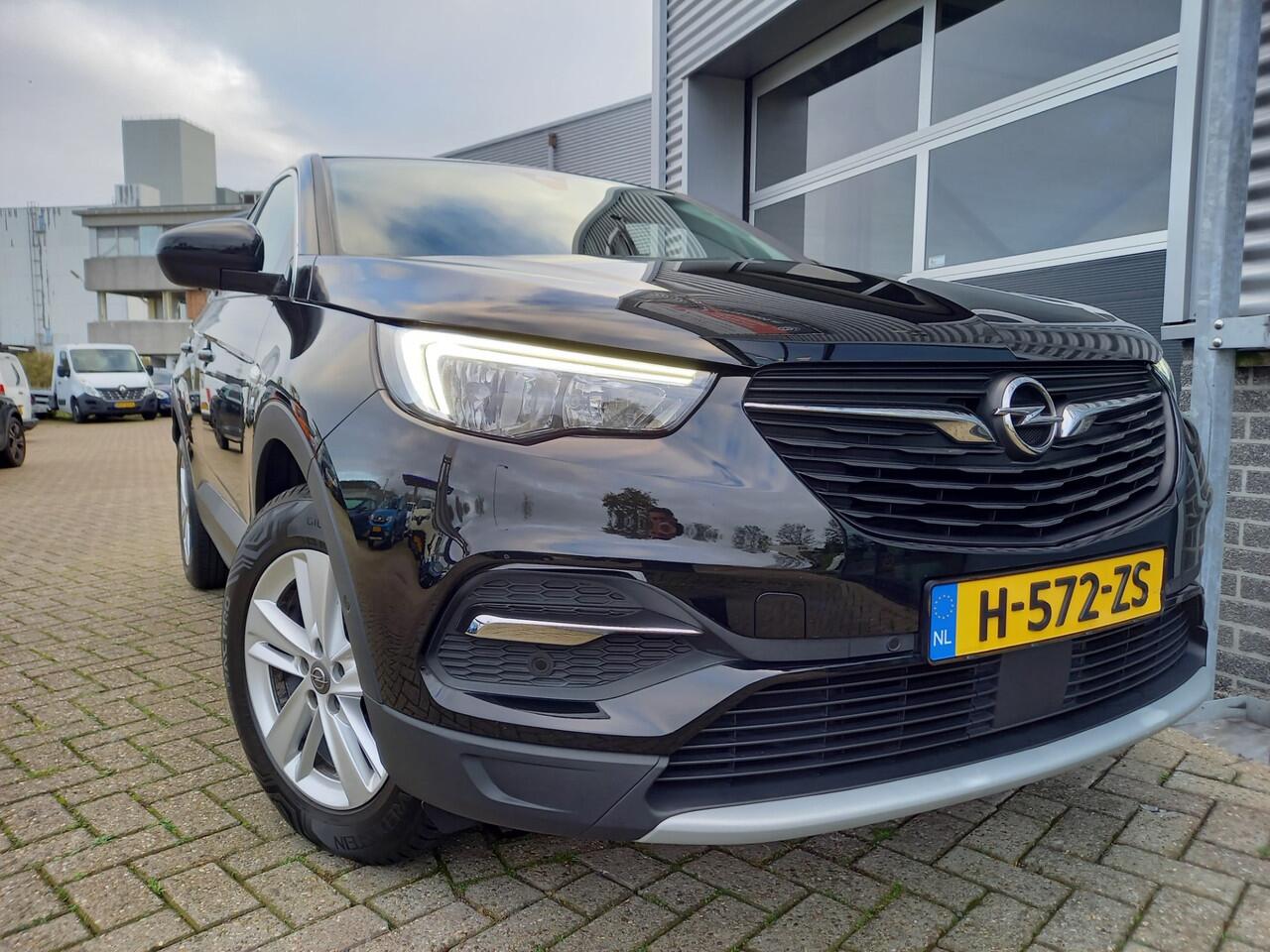 Opel Grandland X 1.2 Turbo Business Executive - CAMERA - TREKHAAK - PDC - CARPLAY / ANDROID - CLIMA - CRUISE - NL AUTO
