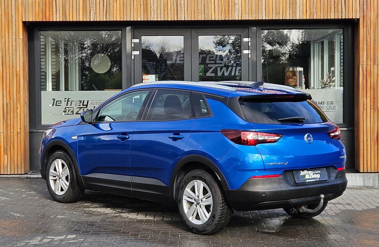 Opel Grandland X 1.2 Turbo Business +