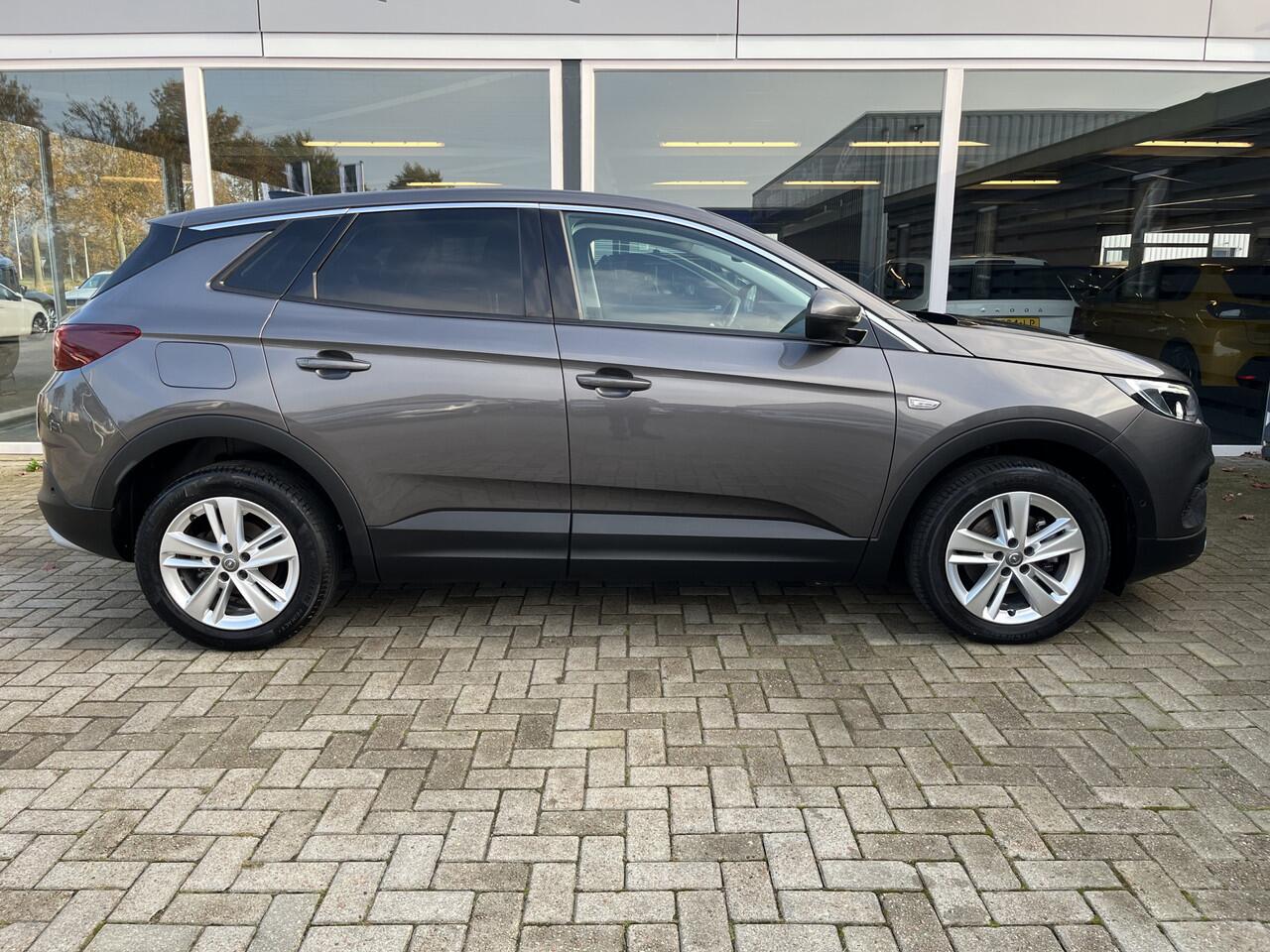 Opel Grandland X 1.2 Turbo Business Executive 50% deal 7.475,- ACTIE Trekhaak / Carplay / Clima / Cruise / Keyless