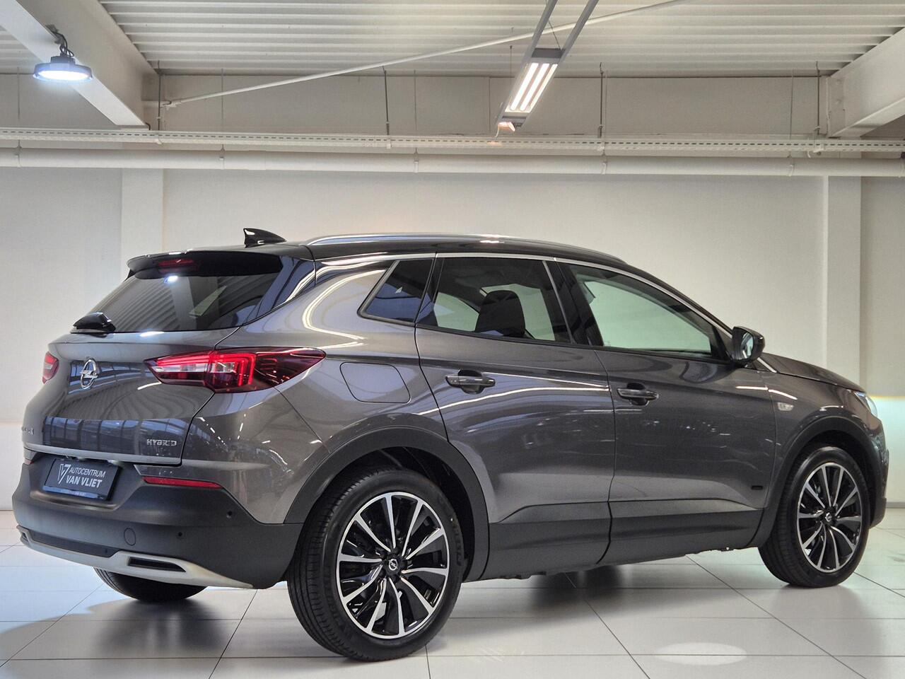 Opel Grandland X 1.6 Turbo Plug-in-Hybrid Ultimate | Navigatie | Stoelverwarming/Stoelverkoeling | 360º Camera | Apple Carplay/Android Auto | Keyless Entry |