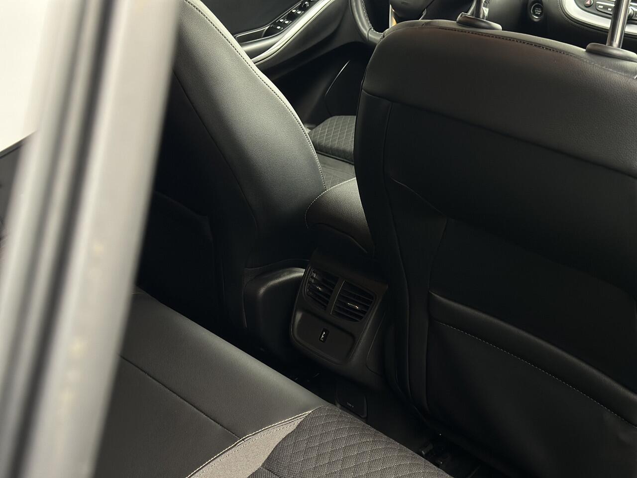 Opel Grandland X 1.6 Turbo Hybrid Business Elegance 225PK Automaat Navi/LED/AGR/Stoelverwarming