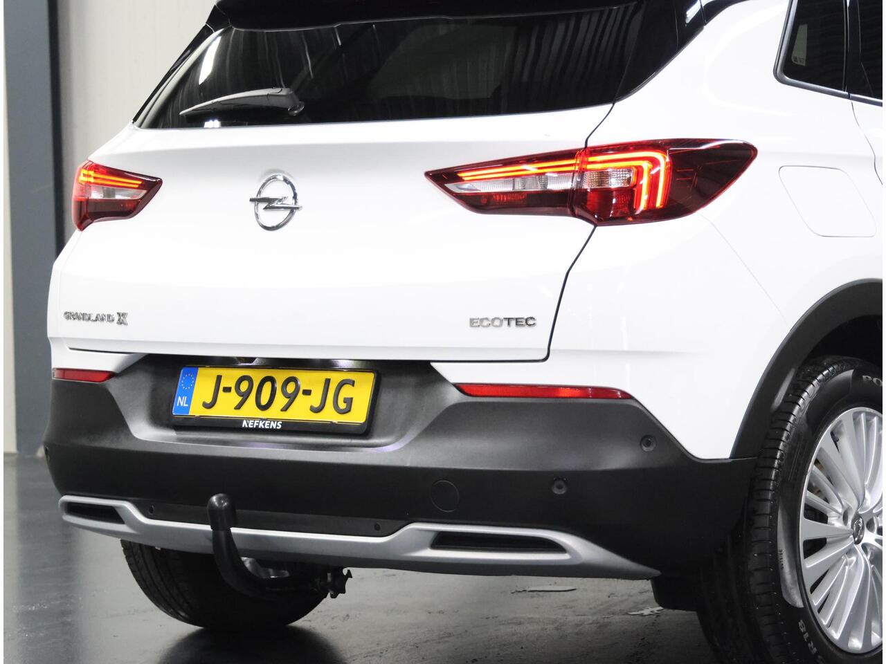 Opel Grandland X 130PK Innovation | 1ste eigenaar | AppleCarPlay/AndroidAuto | Trekhaak | Camera | LEER/Stof | AGR Bestuurdersstoel | Dodehoekdetectie | Navigatie | LED lampen | Isofix | Privacy Glass | Elektrische Klep |