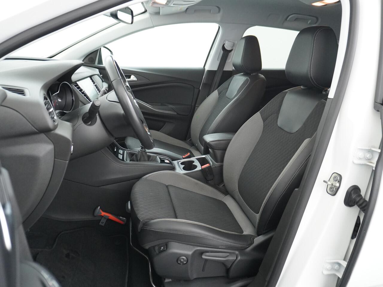 Opel Grandland X T131PK Apple Carplay Android Auto AGR-Comfortstoel Camera Navi Ecc Cruise Control Pdc DAB+ Regen-Lichtsensor Lane Assist Led Verkeersbord detectie Bluetooth Privacy Glas Lmv 17" Elegance 1e Eigenaar Origineel Nederlandse auto Euro 6