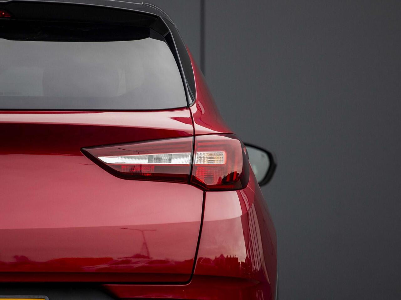 Opel Grandland X 1.6 Turbo Hybrid Business Elegance